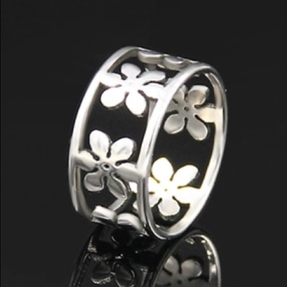 Floral Ring - Picture 4 of 6